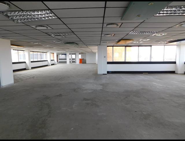 4,664M² OFFICE TO LET IN FERNDALE